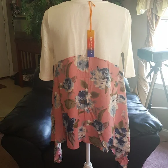 PINK & IVORY FLORAL TOP, L (Runs small & matches purple floral listing - Picture 7 of 7